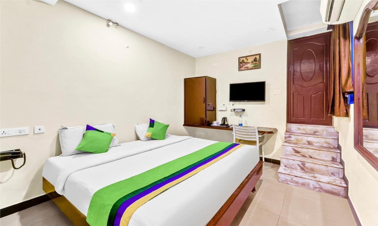 Treebo B Coral, 2 Km From Promenade Beach Hotel Pondicherry Bagian luar foto