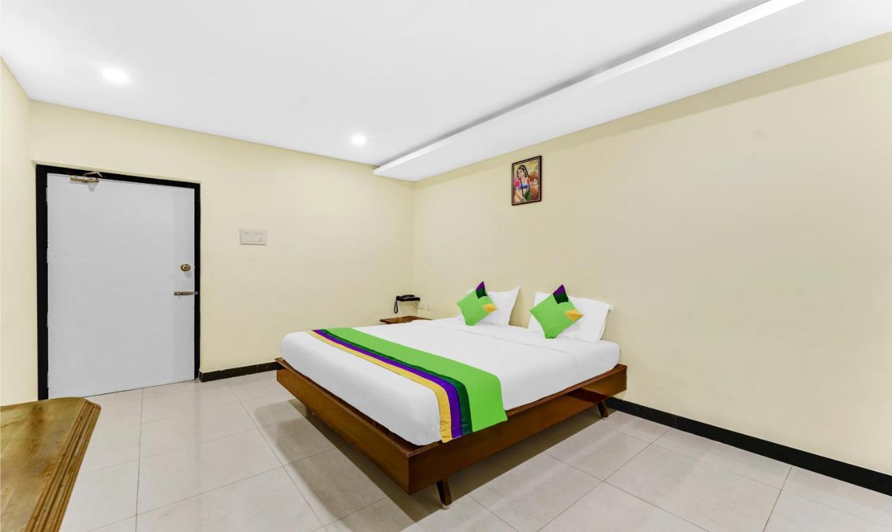 Treebo B Coral, 2 Km From Promenade Beach Hotel Pondicherry Bagian luar foto