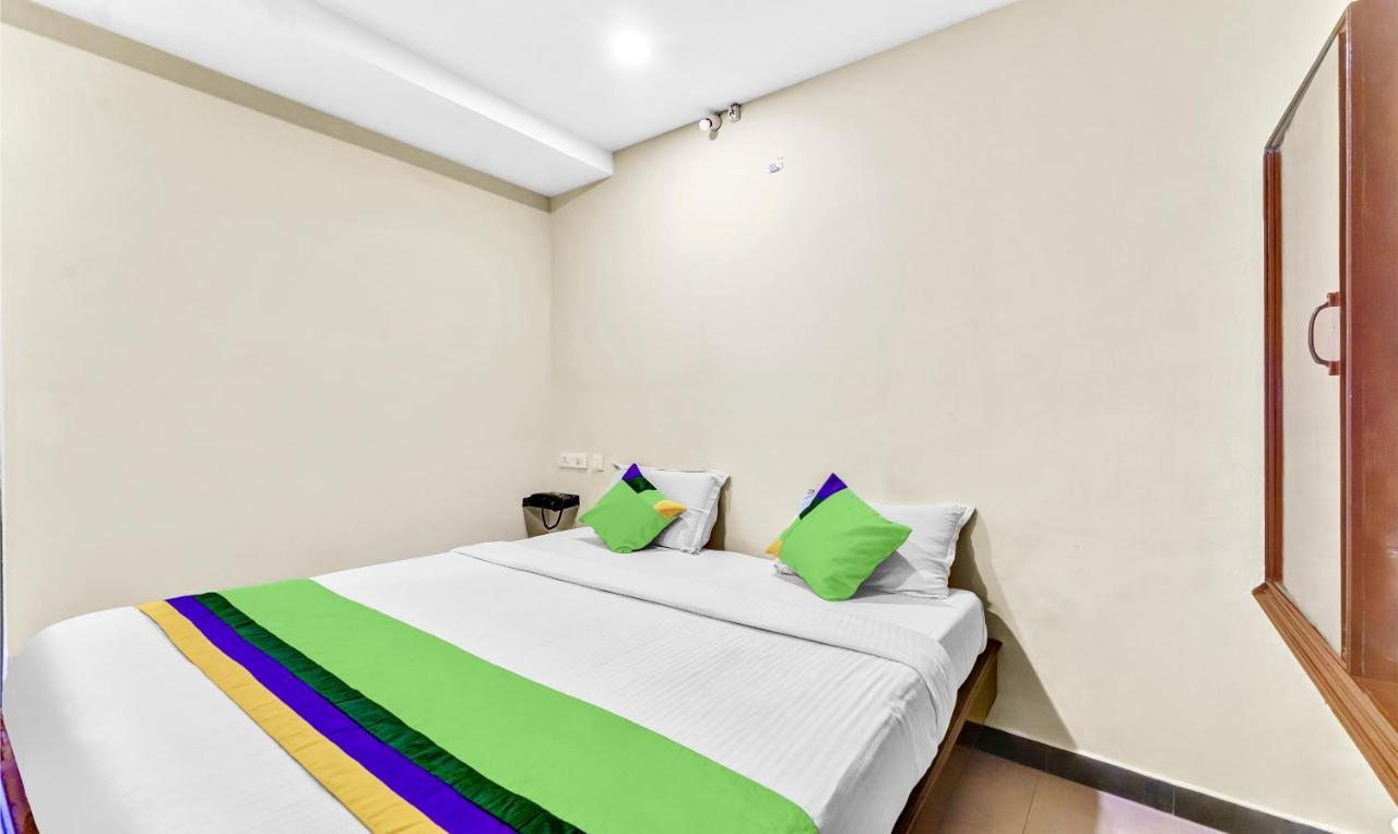 Treebo B Coral, 2 Km From Promenade Beach Hotel Pondicherry Bagian luar foto