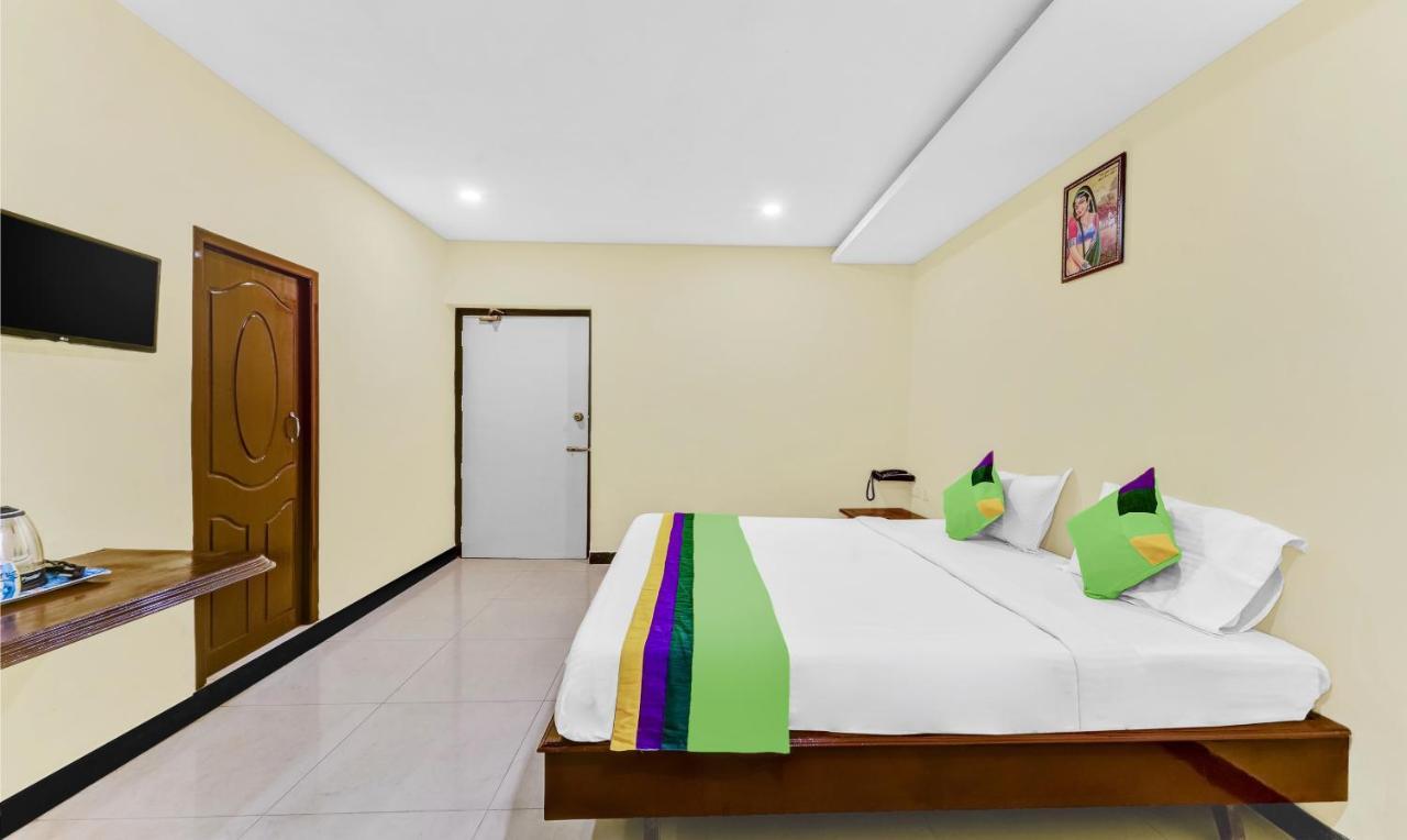 Treebo B Coral, 2 Km From Promenade Beach Hotel Pondicherry Bagian luar foto