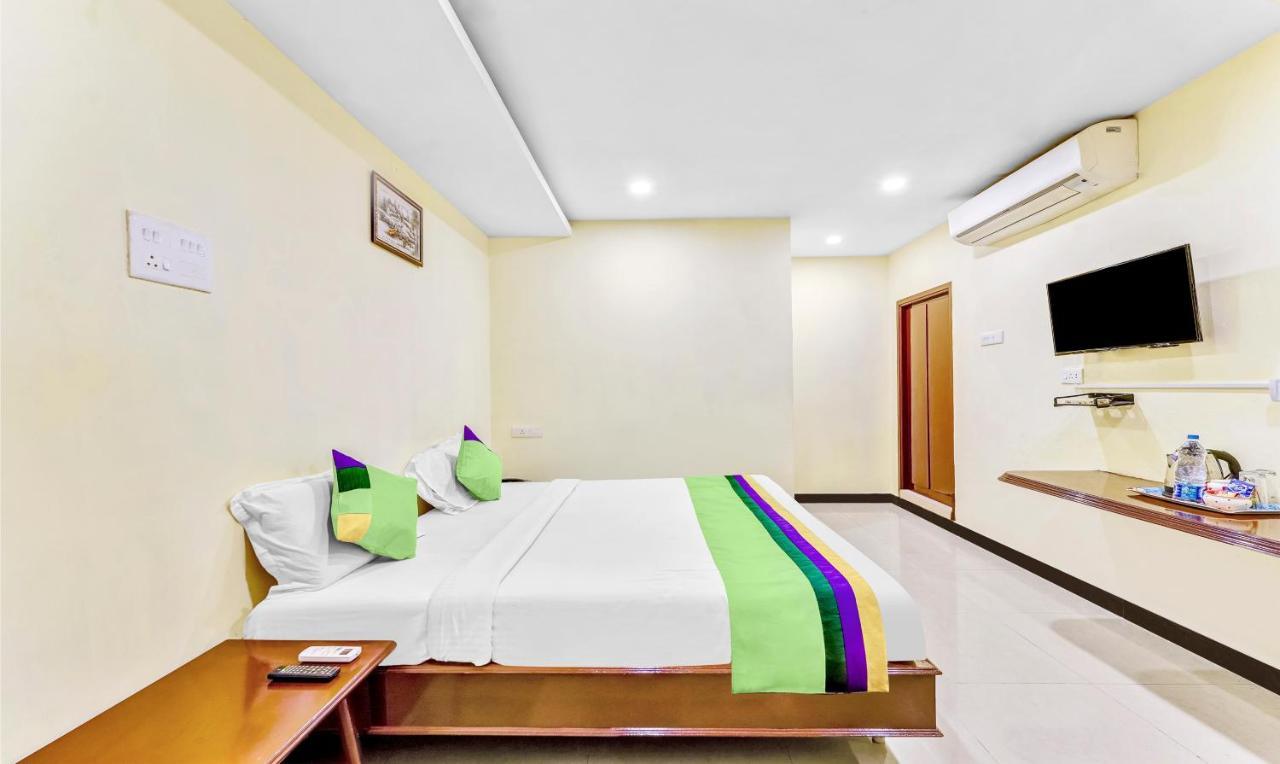 Treebo B Coral, 2 Km From Promenade Beach Hotel Pondicherry Bagian luar foto